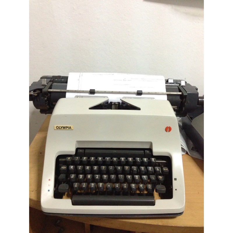 เครื่องพิมพ์ดีดตั้งโต๊ะ OLYMPIA