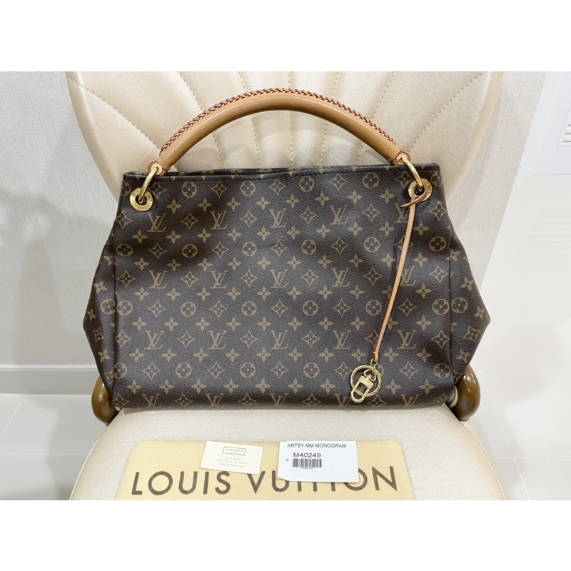 Lv artsy mm monogram ปี2010