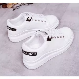 รองเท้าผ้าใบผู้หญิง ทรงแฟชั่น หนังนิ่ม เบา ใส่สบาย มี 3 สี H518