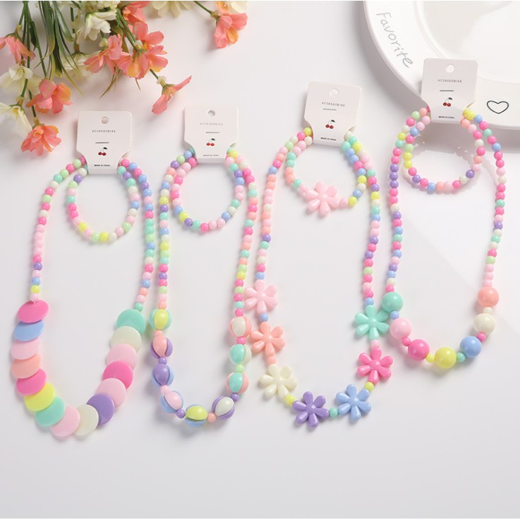 ชุดเครื่องประดับสร้อยคอสร้อยข้อมือลูกปัดสีลูกกวาดสําหรับเด็ก 2 ชิ้น