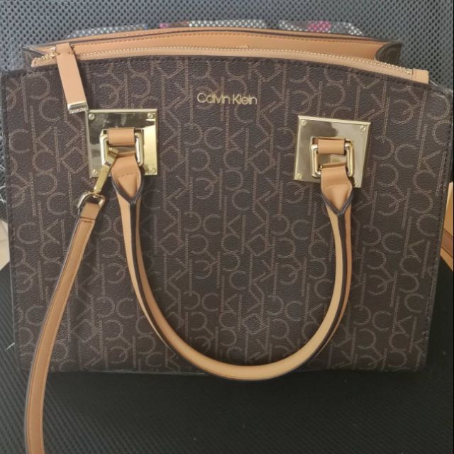 กระเป๋า Calvin Klein