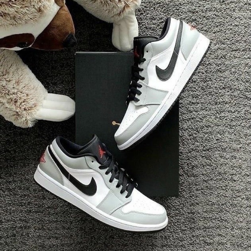 Nike Air Jordan 1 Low “Light Smoke Grey” พร้อมกล่อง / มีบริการเก็บเงินปลายทาง