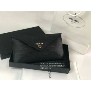 พร้อมส่งความสวยกระเป๋าสตางค์ใบยาวซองจดหมายหนังแท้💯ลายไม้ premium for gift จาก PRADA ใบยาวหนัง Saffiano