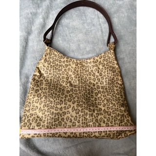 ของใหม่ กระเป๋าหนัง pu tiger print ion original mode tote bag .