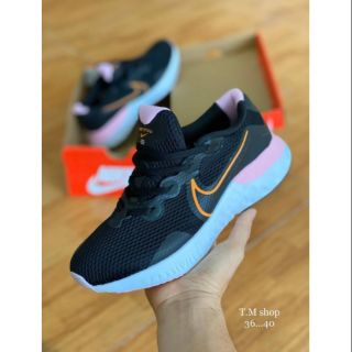 รองเท้าผ้าใบแบบผูกเชือกNike​