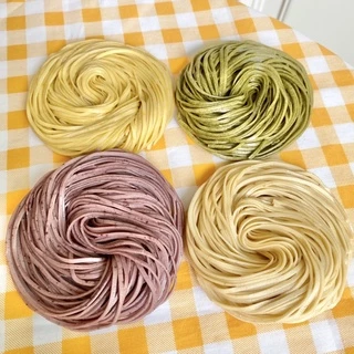 บะหมี่ผักเด็ก ผสมเนื้อผักเพิ่มขึ้น สำหรับเด็ก 8 เดือน+ , เด็กหม่ำ BLW , 1 แพ็ค มี 4 ก้อน มีเลข อย.