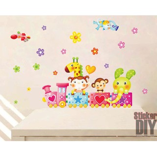Wall Sticker สติ๊กเกอร์แต่งผนัง ขบวนรถไฟสัตว์น้อย (กว้าง70cm.xสูง80cm.)