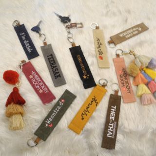 Key Chain พวงกุญแจผ้าแคนวาสพร้อมปักชื่อ ปักชื่อได้ตามต้องการ พวงกุญแจ ของขวัญ ของที่ระลึก