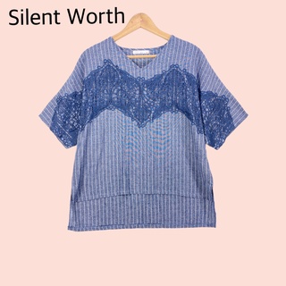 เสื้อ Silent worth ผ้าคอตต้อน100%เนื้อดี  เสื้อทรงสวยน่ารักมาก แต่งลูกไม้ลายสวยมาก ลายทางสวย ผ้าดีทิ้งตัวสวย ตัดเย็บละเอ