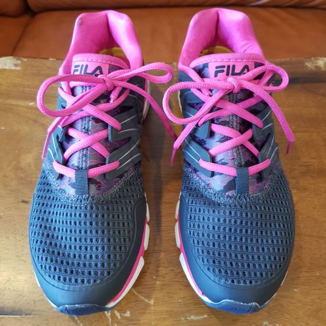 รองเท้าวิ่งผู้หญิง FILA มือสอง