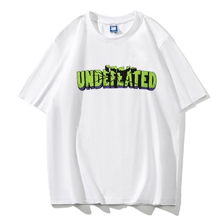 เสื้อยืดแขนสั้นลําลอง ทรงหลวม พิมพ์ลายตัวอักษร undefeated สําหรับผู้ชาย และผู้หญิง