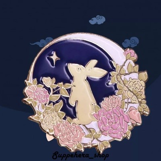 เข็มกลัด / หมุดโลหะ กระต่ายบนดวงจันทร์ช่อดอกไม้กำลังมองดวงดาว 🐇🌙💐✨ ( Hard Enamel Pin )