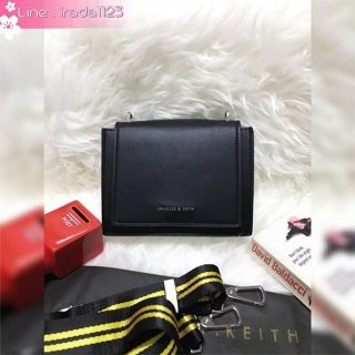 Charles &amp; Keith Nylon Strap Crossbody ของแท้ ราคาถูก