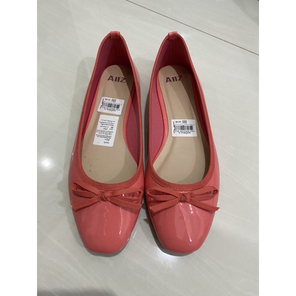 รองเท้า AIIZ ส้นแบนมือสองสภาพดี