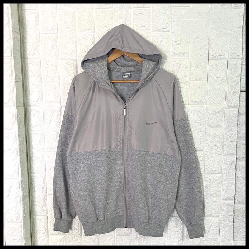 เสื้อฮู้ดแขนยาวNike.