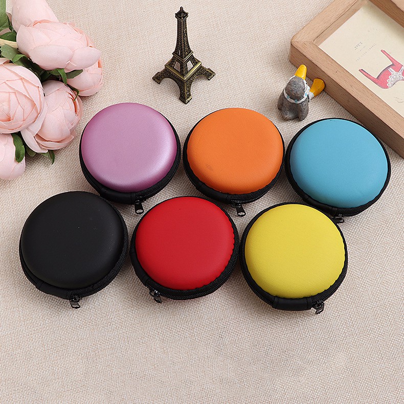 กระเป๋าใส่หูฟังทรงกลม ลายเรียบ คละลาย ชิ้นละ 12 บาท พร้อมส่ง ( สุ่มสี)