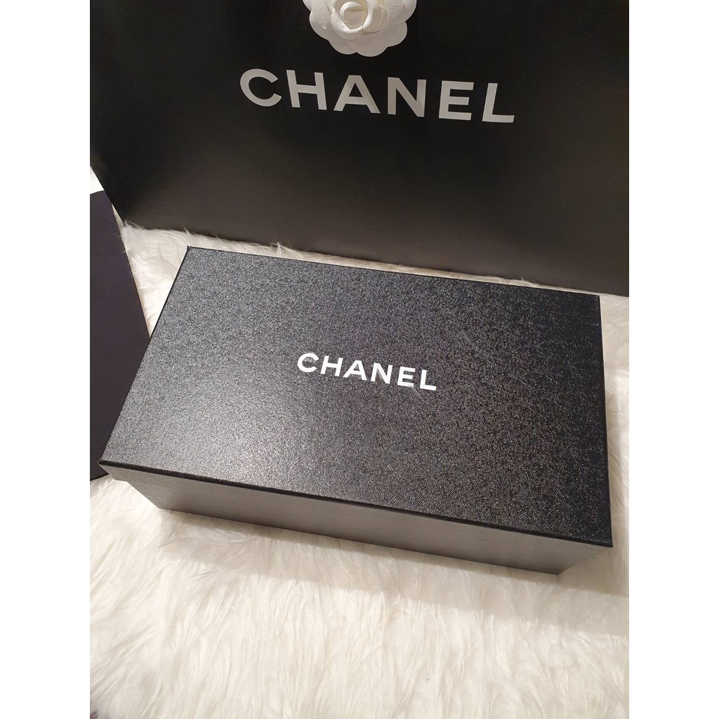 Chanel Box แท้ 100% 18.5x32.5x11cm (กล่องรองเท้าตำหนิฝา)