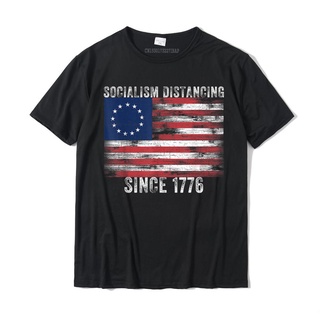 เสื้อยืด ผ้าฝ้าย พิมพ์ลายธงชาติอเมริกา แนวตลก Distancing Since 1776 สไตล์ฮิปฮอป เรโทร สําหรับผู้ชาย