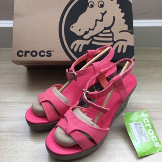 CROCS รองเท้าส้นเตารีด leigh sandal wedge w (ชมพู)****ราคาถุกกว่าที่อื่น