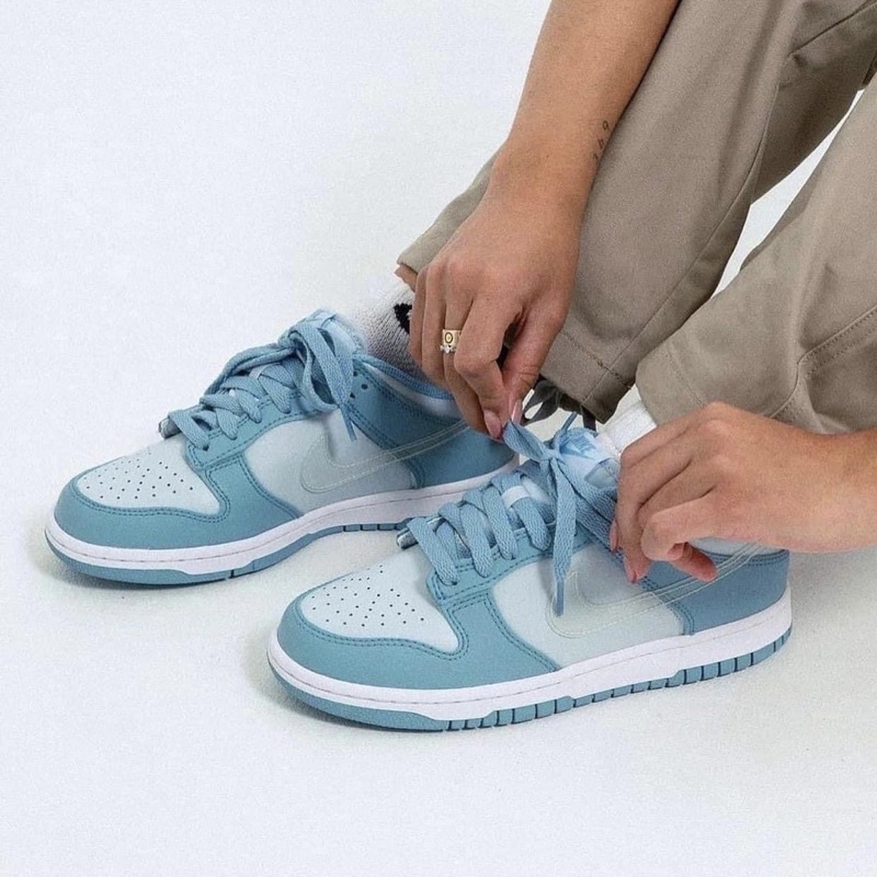 nike dunk low gs 'aura clear'