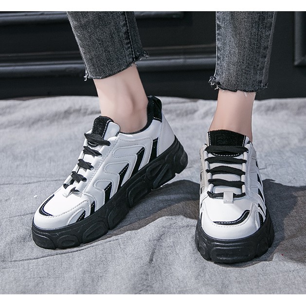 รองเท้า Sneaker ผู้หญิงเสริมส้น 1 นิ้ว