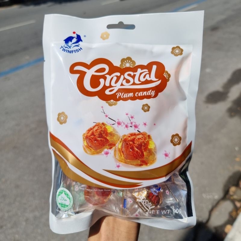 บ๊วยคริสตัล Crystal Plum Candy ลูกอมบ๊วย ลูกอมไส้บ๊วย บ๊วยเคลือบน้ำตาล 1 ห่อ