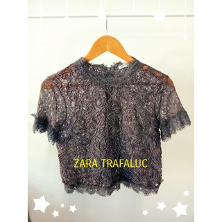 เสื้อแขนสั้นลายลูกไม้สีเทาZARA TRAFALUC