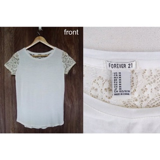 เสื้อ ผู้หญิง Forever 21 แขนสั้น สีขาวครีม แต่งลูกไม้ see through ตรงแขนและด้านหลัง ไซส์ M มือสอง จากตู้ญี่ปุ่นสภาพดีมาก