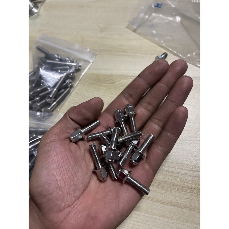 น็อตปิดฝาวาว น็อตCNC หัวสนาม  m6*20 ราคา 1 ตัว