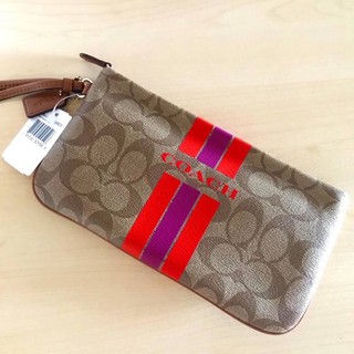 🌟พร้อมส่ง🌟 COACH VARSITY STRIPE LARGE WRISTLET IN SIGNATURE  กระเป๋าสตางค์หนังทั้งใบ มีสายคล้องแขน