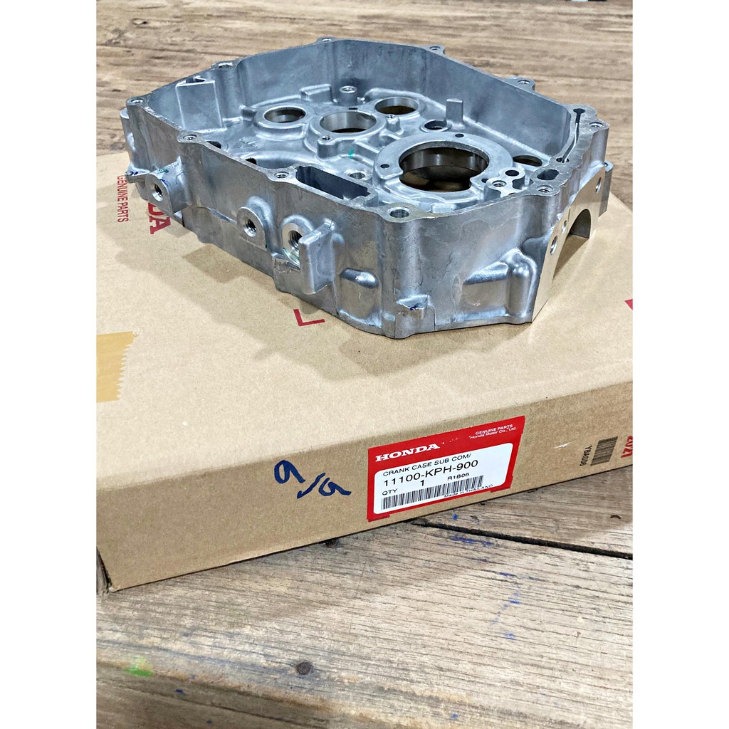 แคร้งขวา(ฝั่งถ่ายน้ำมันเครื่อง) แท้ศูนย์ (สตาร์ทมือ) เวฟ125 R /125 S / ดรีม125 ( 11100-KPH-900 )