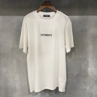 NEW เสื้อยืด VETEMENTS TEE ใส่ได้ทั้งผู้หญิงผู้ชาย ตัวเสื้อ มีป้ายโลโก้ ผ้าดี ถ่ายสดจากสินค้าจริง100% Size S - XL