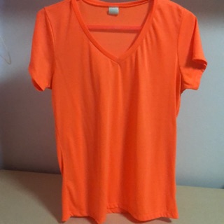 เสื้อยืดมือสอง สีส้มสะท้อนแสง ผ้าบางใส่สบาย คอวี (T84)