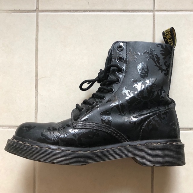 dr martens cassidy skull