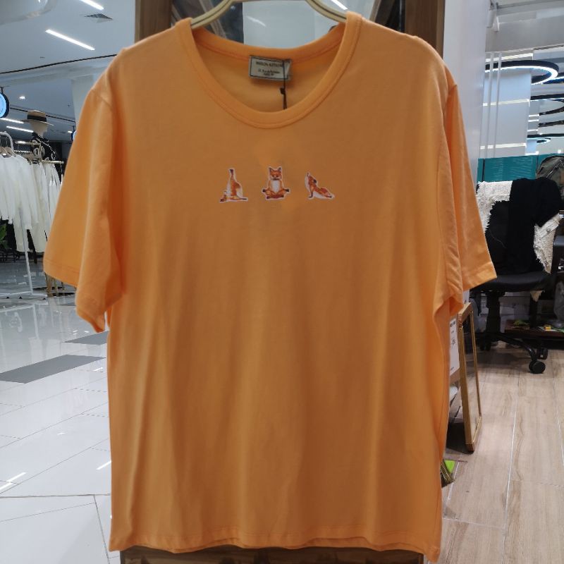 เสื้อยืดสกรีน MAISON KITSUNE T- SHIRT YOGA FOX PRINT-ORANGE