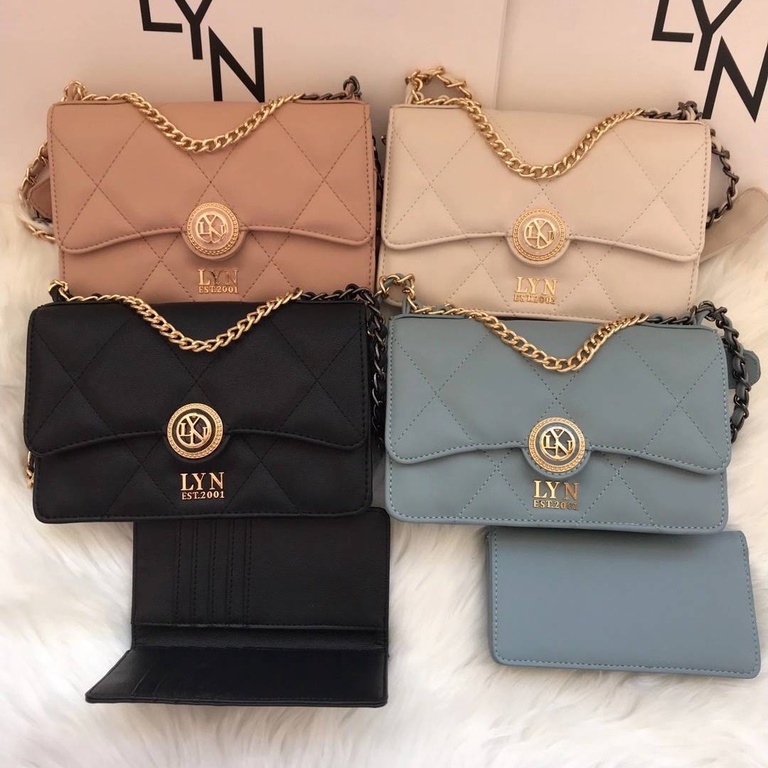 กระเป๋าสะพายข้าง LYN เเบบเซ็ตคู่ มี 2 ชิ้นเเถมถุงผ้า มี 4 สีรุ่นตามหา