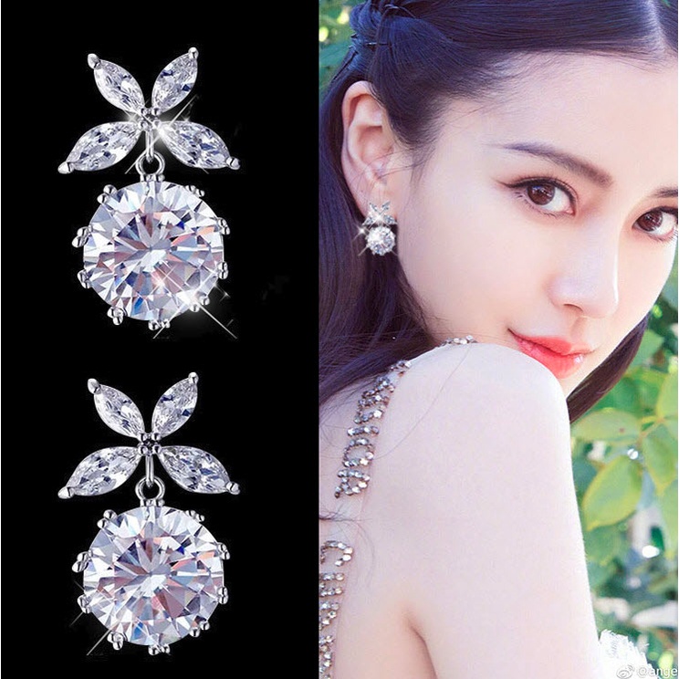 KR-461 ต่างหูเพชรสวิสเกรด AAA+ ขนาด 3 กะรัต เหลี่ยมเจียระไน Round Cut + เพชรสวิสมาคีแต่งกลีบดอกไม้ 4