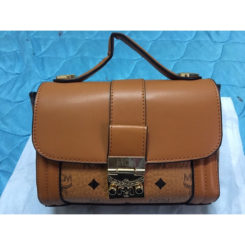 กระเป๋าสะพายข้างmcm.