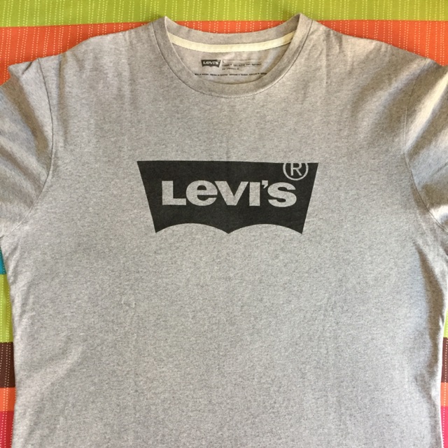 (พร้อมส่ง มือสอง ของแท้) เสื้อยืด Levi’s สีเทา