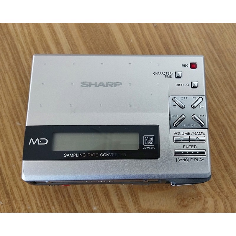 เครื่องเล่น MD (MiniDisc)Sharp MD-MS200 MDLP MiniDisc Walkman Player Recorder มือสอง  ราคา4000 บาท ไม่ลดแล้วนะครับ