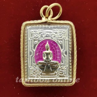 จี้ พระพุทธโสธร หลวงพ่อโสธร พระประจำวัน พระประจำวันอังคาร เนื้อโลหะ ลงยาสีชมพู พร้อมเลี่ยมกรอบทอง