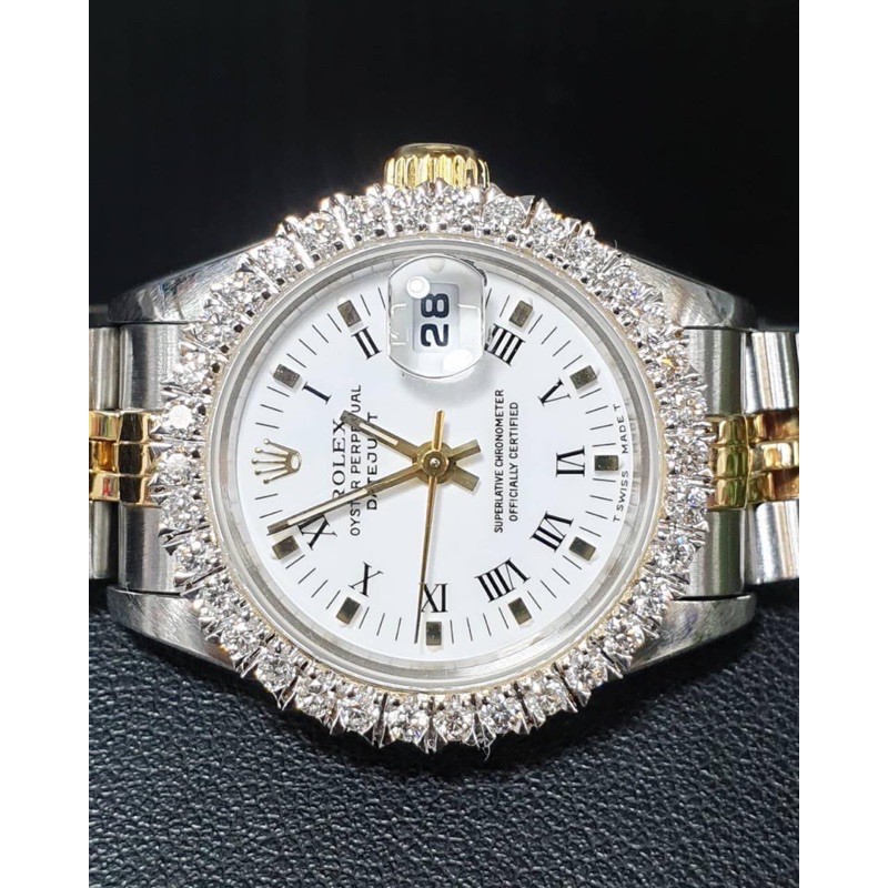 นาฬิกา Rolex DateJust Lady Size หน้ากระเบื้องขาว หลักเวลาเลขโรมัน ข้างตัน สายJubilee พร้อมขอบเพชรน้ำ98 เพชรรวม 1.20กะรัต
