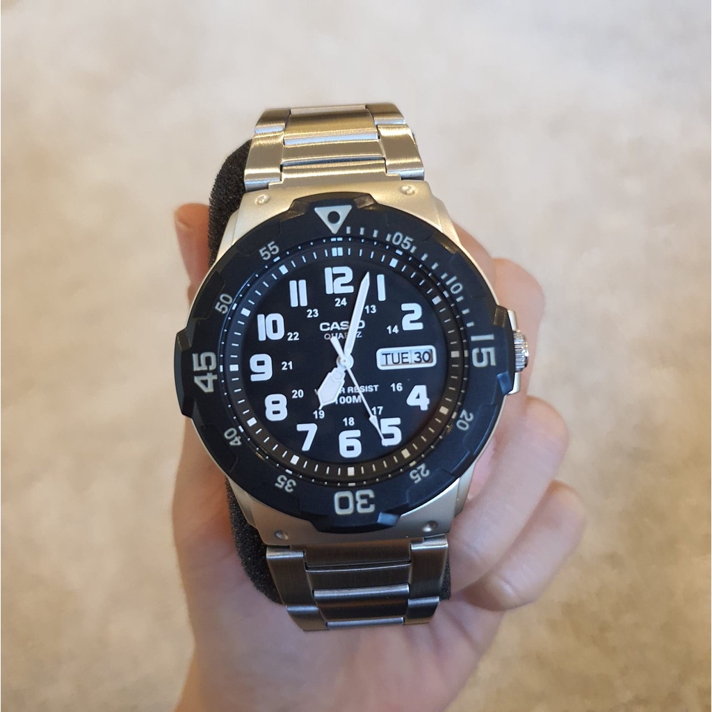 CASIO นาฬิกาข้อมือ ผู้ขาย สายสเตนเลสสตีล รุ่น MRW-200HD-1BVDF MRW-200HD-7BVDF ของแท้ประกันศูนย์ 1 ปี