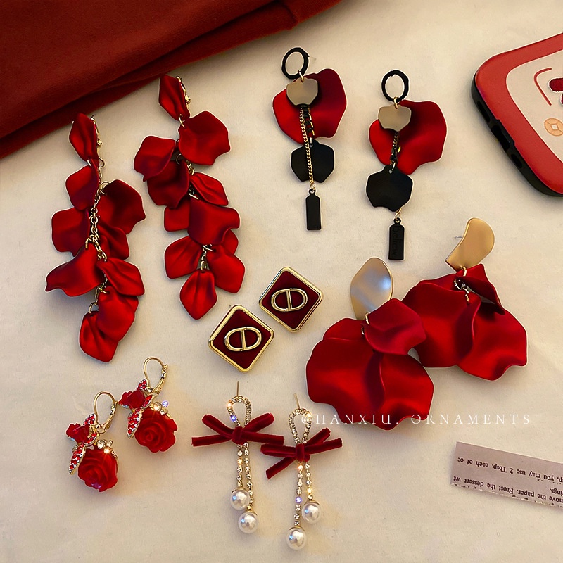 ปีใหม่ย้อนยุคสีแดงกลีบกุหลาบต่างหูสไตล์จีนเทศกาลฤดูใบไม้ผลิต่างหูแฟชั่นต่างหู ผู้มีอิทธิพล มีระดับ