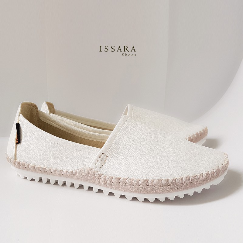 Issara Shoes รองเท้าคัชชูผู้หญิง Soft'n go ขอบตรง ส้นเตี้ย หนังนิ่มสีขาว