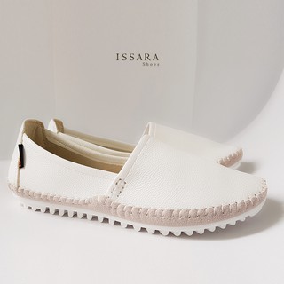 Issara Shoes รองเท้าคัชชูผู้หญิง Softn go ขอบตรง ส้นเตี้ย หนังนิ่มสีขาว