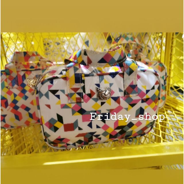 Kloset Pixcel เข้ม กระเป๋าสี่เหลี่ยมมีหูหิ้ว มือ 1 ป้ายห้อย