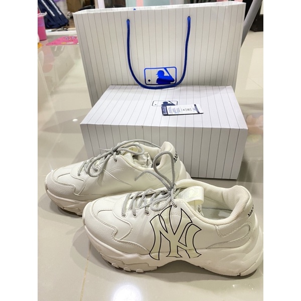 ส่งต่อ MLB รองเท้าผ้าใบ Unisex รุ่น 3ASHC101N 50IVS - สีขาวงาช้าง พร้อมกล่อง พร้อมถุง แท้💯
