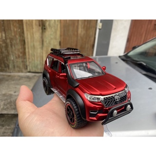 โมเดลรถเหล็ก Toyota Fortuner สเกล1:24 มีเสียงและมีไฟรายละเอียดสวยสมจริงทั้งภายนอกและภายในเป็นงานโมเดลสำหรับตั้งโชว์