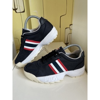 รองเท้าผ้าใบ FILA size 38